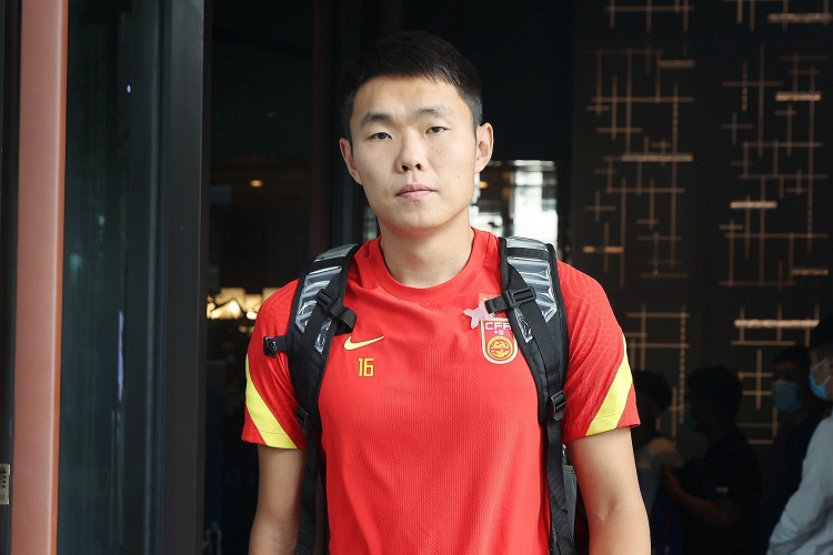  媒體人：國足征召5名邊后衛(wèi)真的有必要嗎？中場堆積眾多8號位