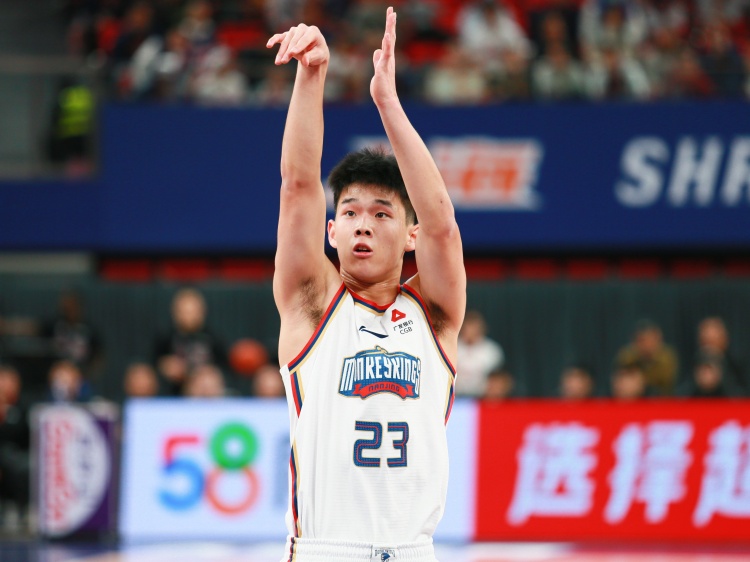  狀態(tài)可以！林葳半場8中5拿到13分1板1助
