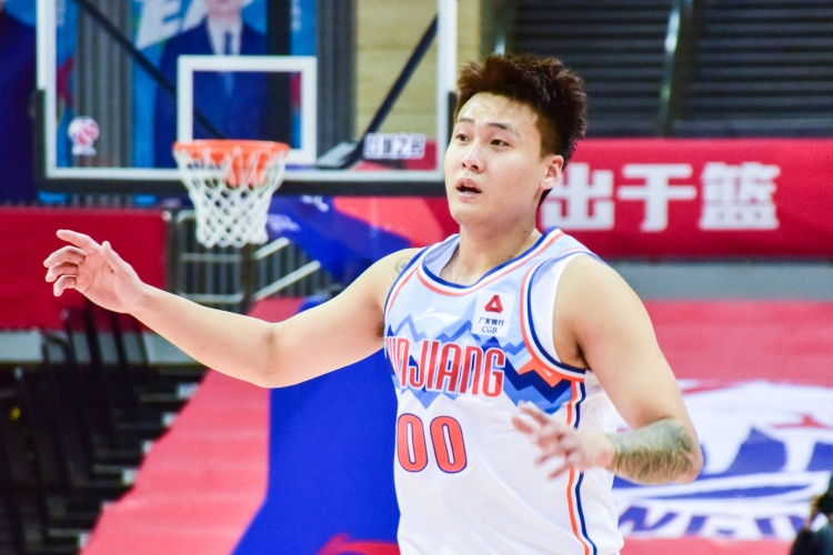  不太準(zhǔn)！趙睿18中6拿到20分4板4助也有4失誤 三分13中4