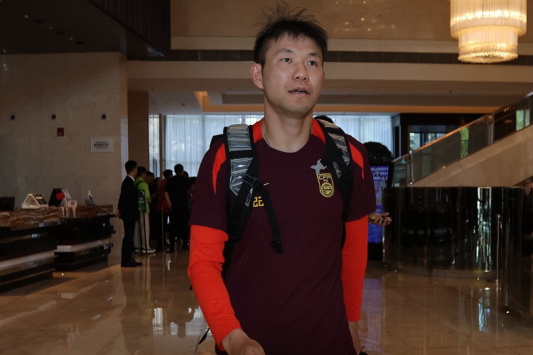  李源一3次助攻位居助攻榜榜首，李璇：再看伊萬發(fā)言覺得有種錯(cuò)亂