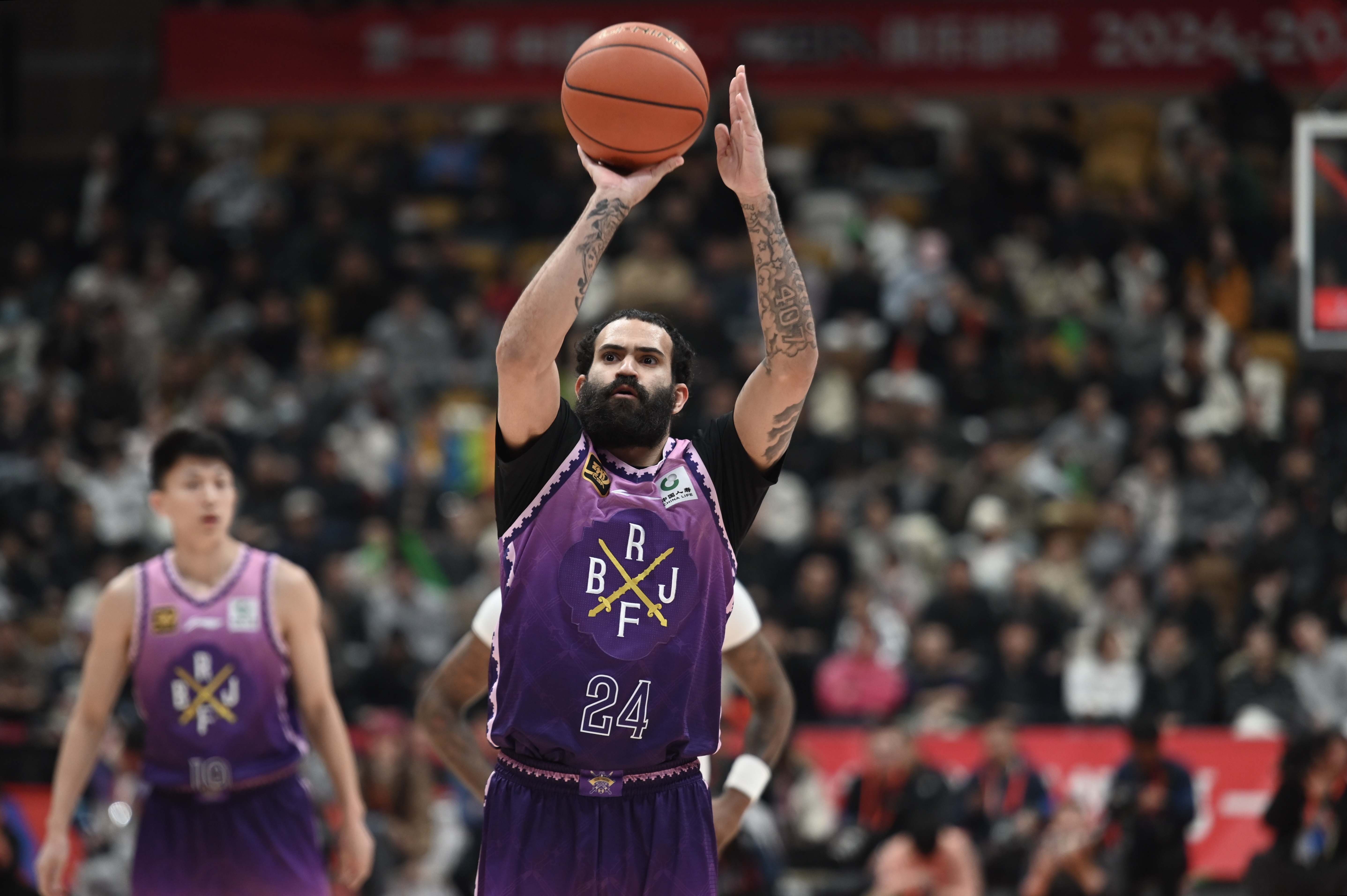  高效輸出！里勒半場各種強(qiáng)突 兩分球7中7砍下16分2籃板3助攻